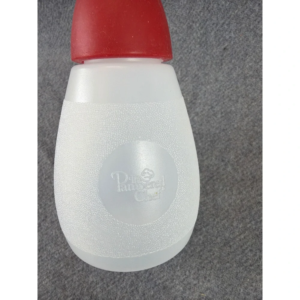 Pampered Chef Basting Bottle Red White Silicone Brush 2704 BBQ Kitchen‎ Tool